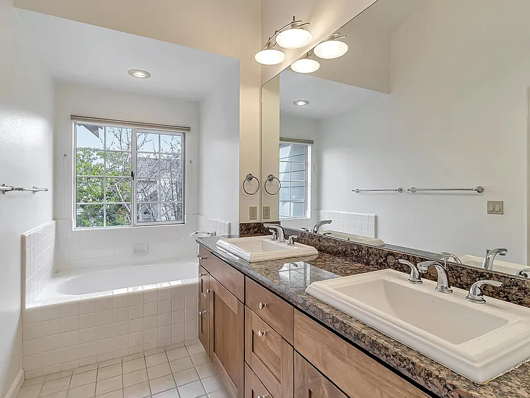 302 Tadley Ct — Photo 30