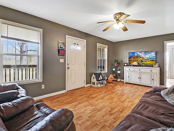 3rd image of 660 Rocky Quarry Rd E