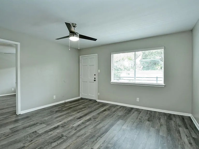 Sandpiper Apartments — Photo 47