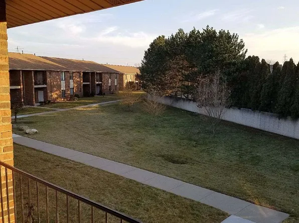 15020 Island Dr, Sterling Heights, MI