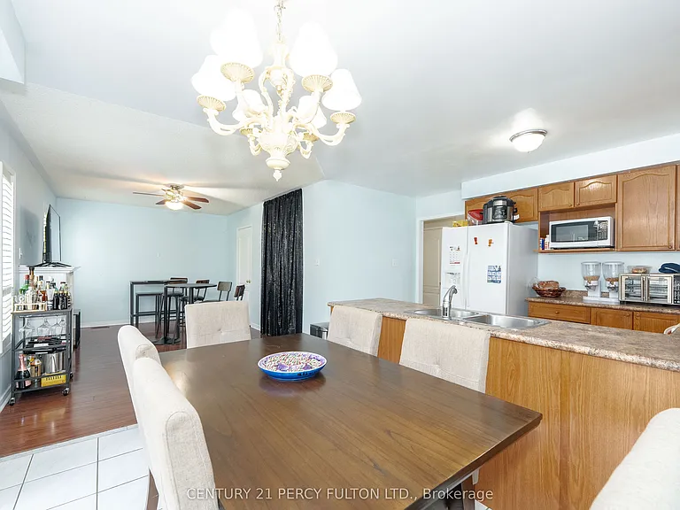 71 Armitage Cres — Photo 20