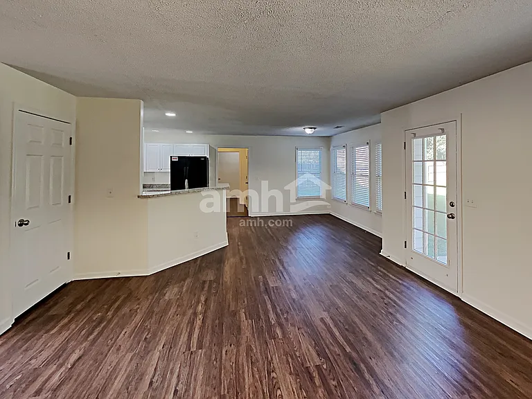 1121 Lauren Way NW — Photo 5