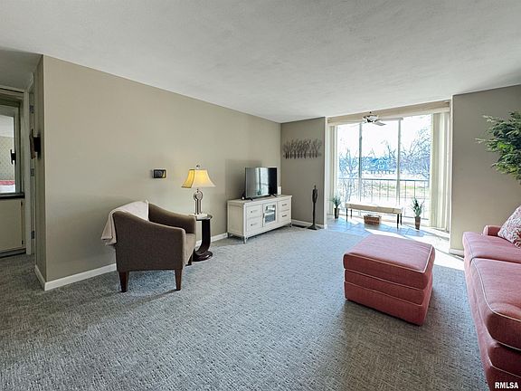 5th image of 4444 N Knoxville Ave APT 301