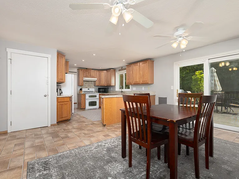 8442 Hawksridge Dr SE — Photo 9