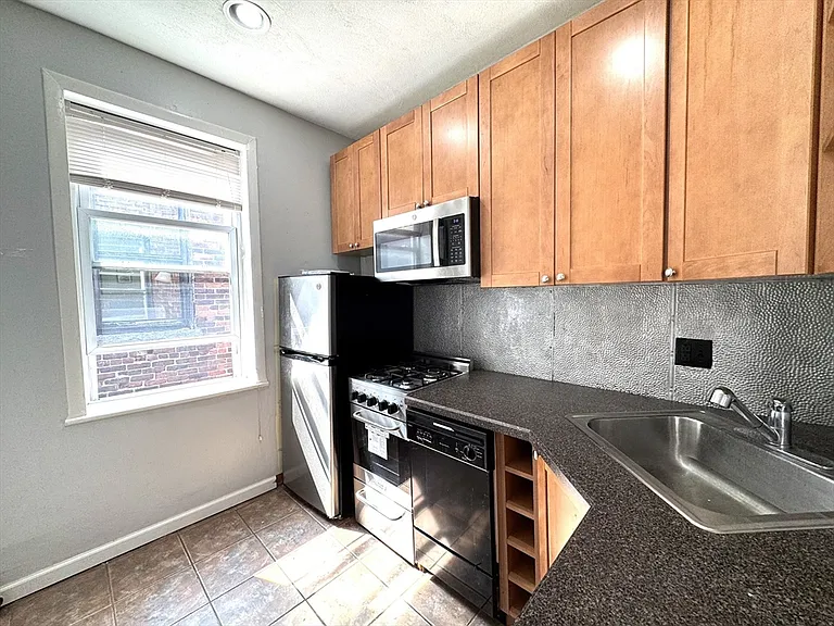 11 Irving St #7 — Photo 1