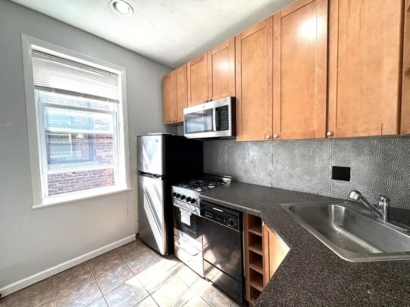 11 Irving St APT 7, Boston, MA 02114