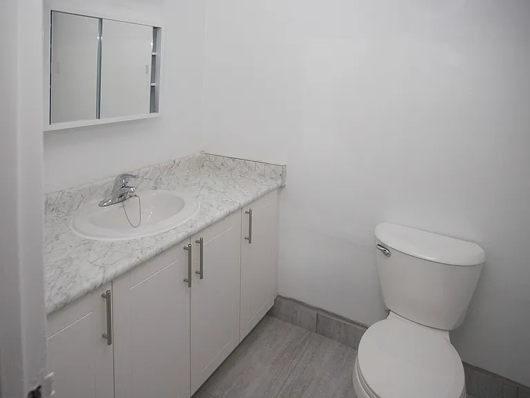 200 Gateway Blvd — Photo 6