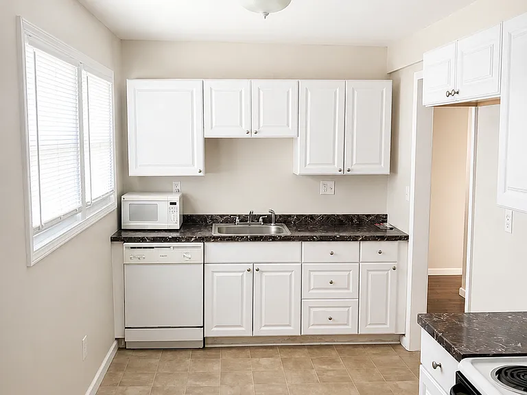 507 NW Hawthorne St — Photo 2