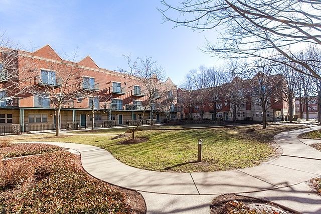 1st image of 4530 S Woodlawn Ave Unit 608