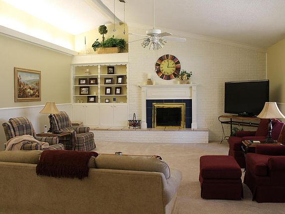 5th image of 300 Bennett Dr