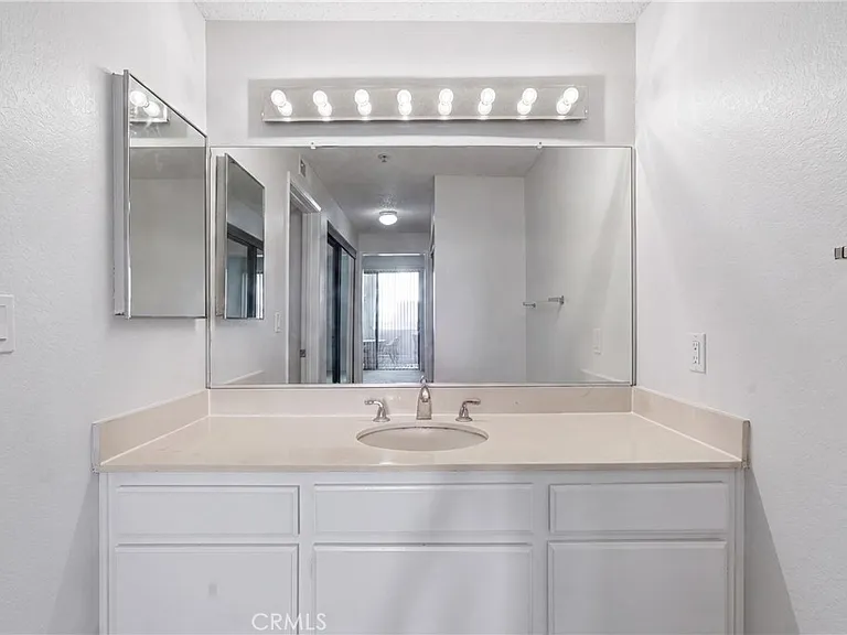 2559 Plaza Del Amo #104 — Photo 15