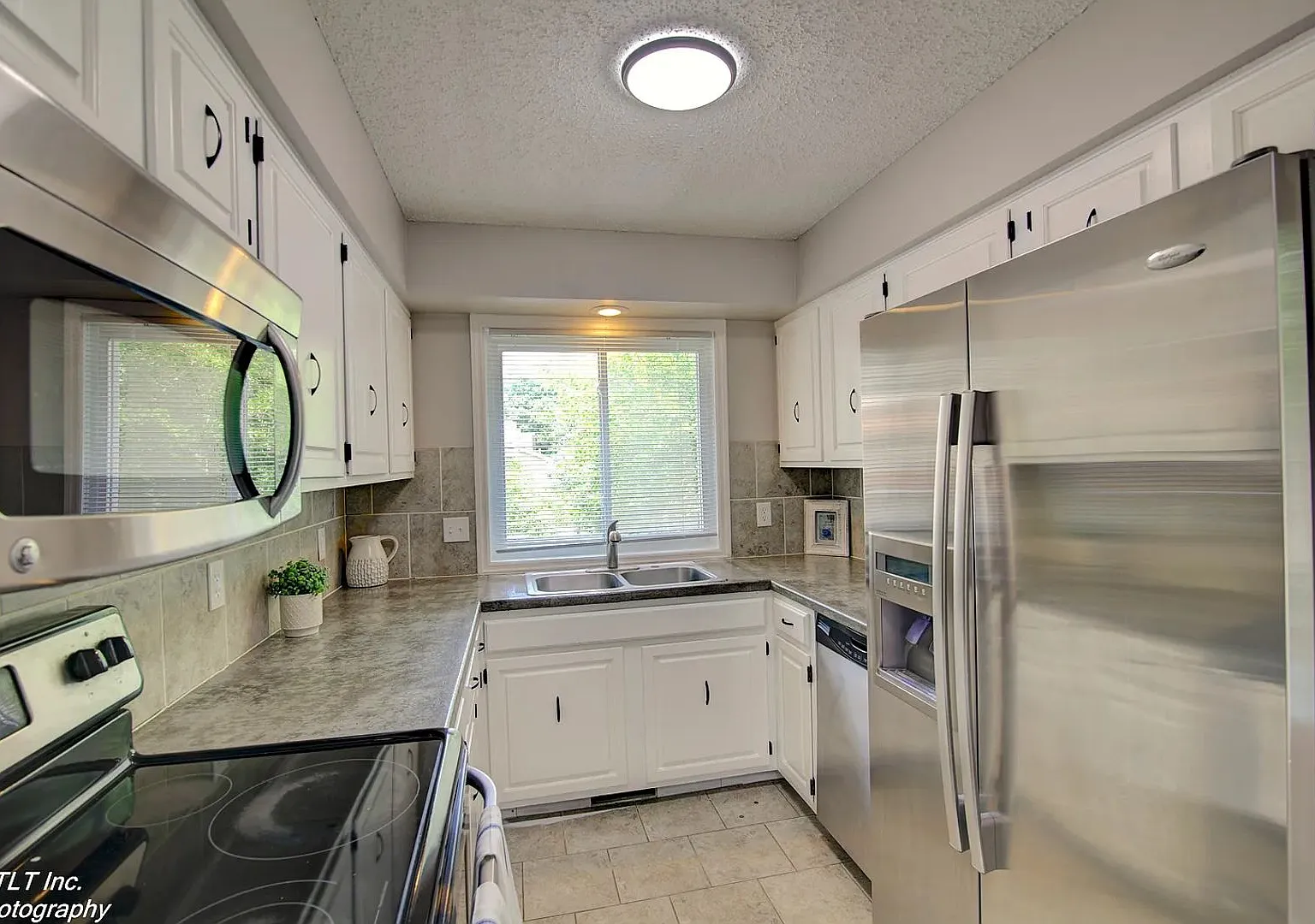 Maintenance-free living! — Photo 4
