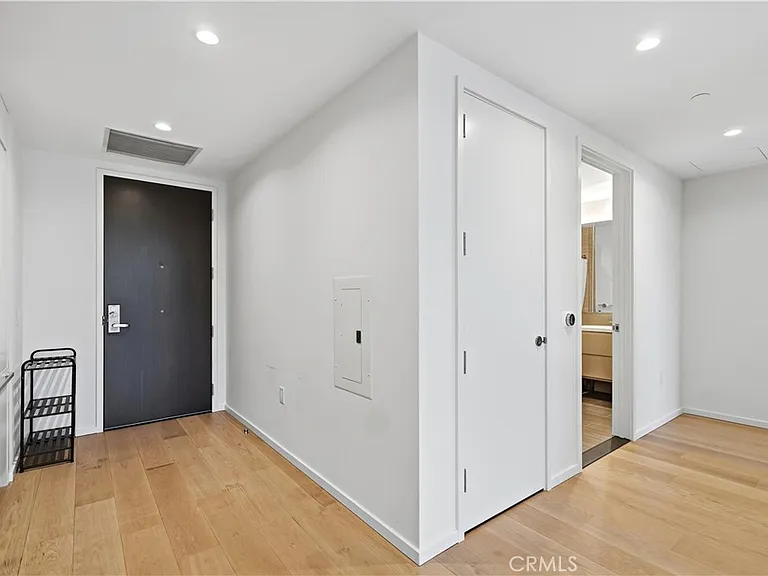 877 Francisco — Photo 7