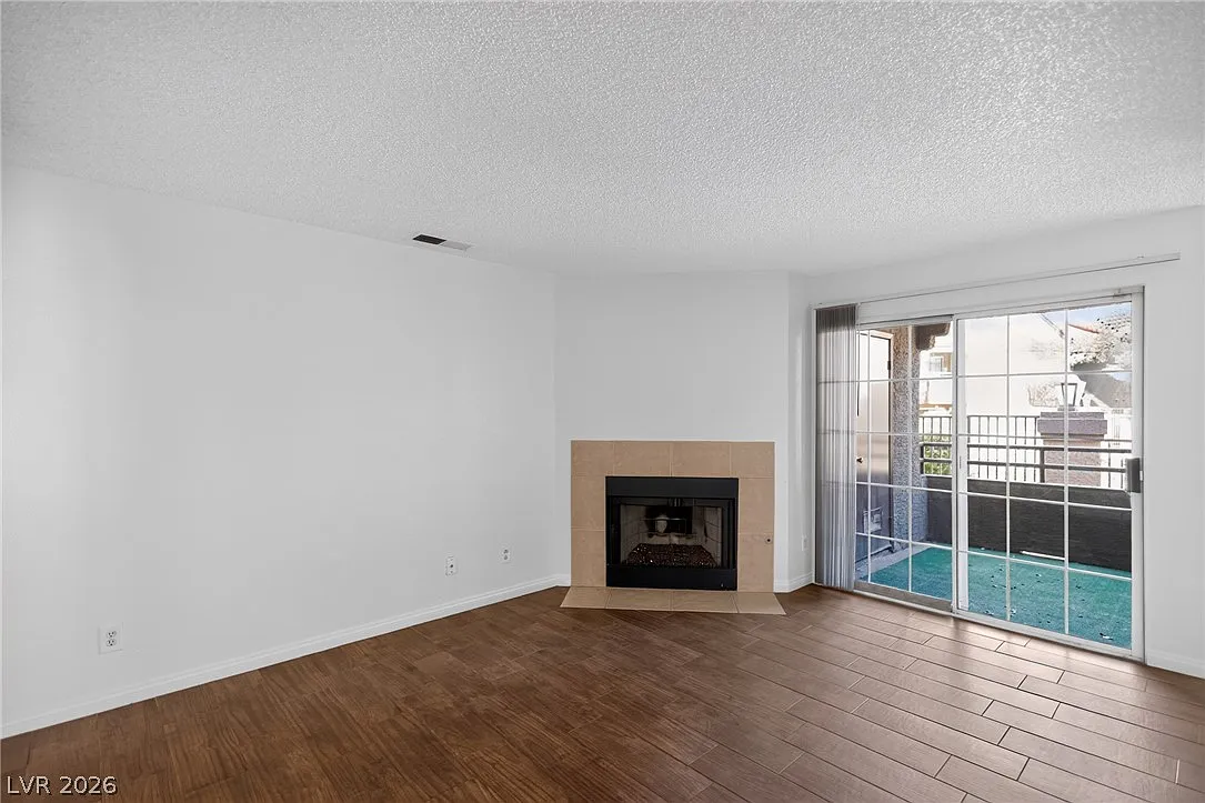3 bed, 2.0 bath, 1183 sqft, $1,740 — Photo 4
