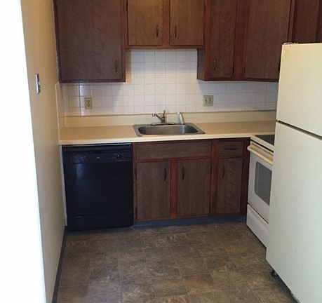 3rd image of 1135 McCarley Dr E