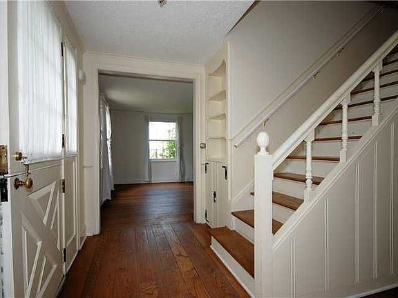 2nd image of 16 Brockett Dr