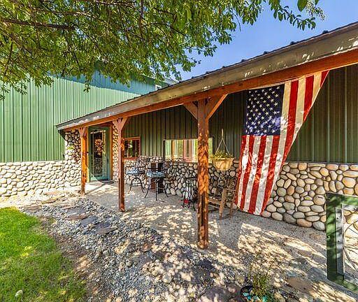 Front porch/Entrance to the home>