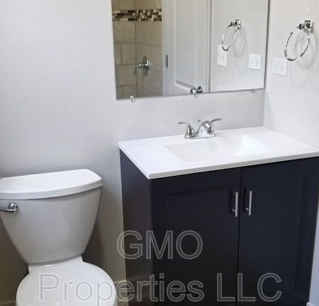 4th image of 211 N Kilbourn Ave #1