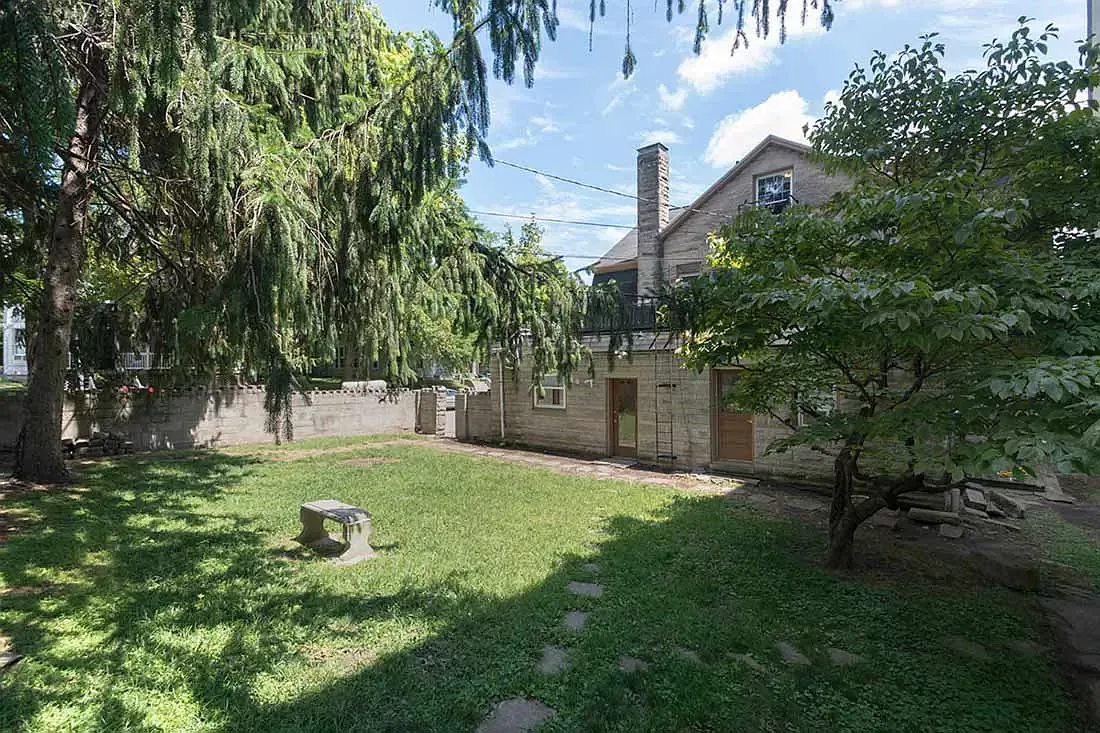 Stone Mansion — Photo 1
