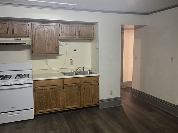 3rd image of 420 S Lucas St #6