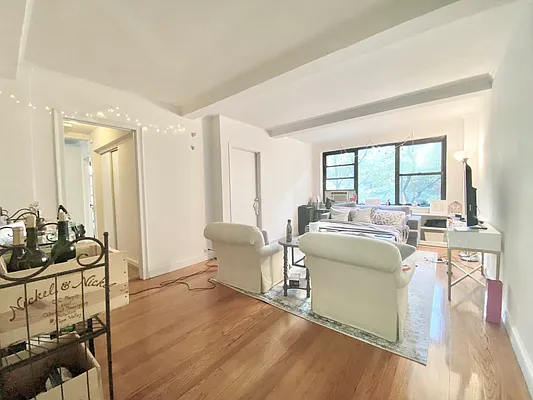 Rented by Bond New York | media 11