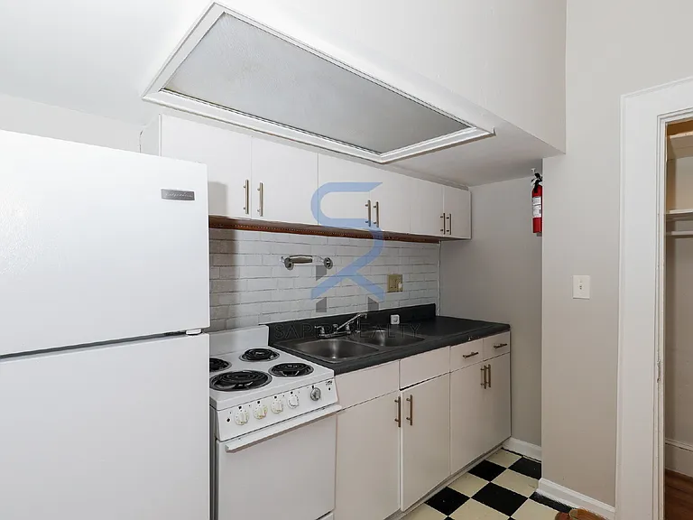 920 Greenwood Ave NE #C — Photo 10