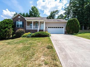 118 Heritage Creek Dr, Hickory, NC 28601