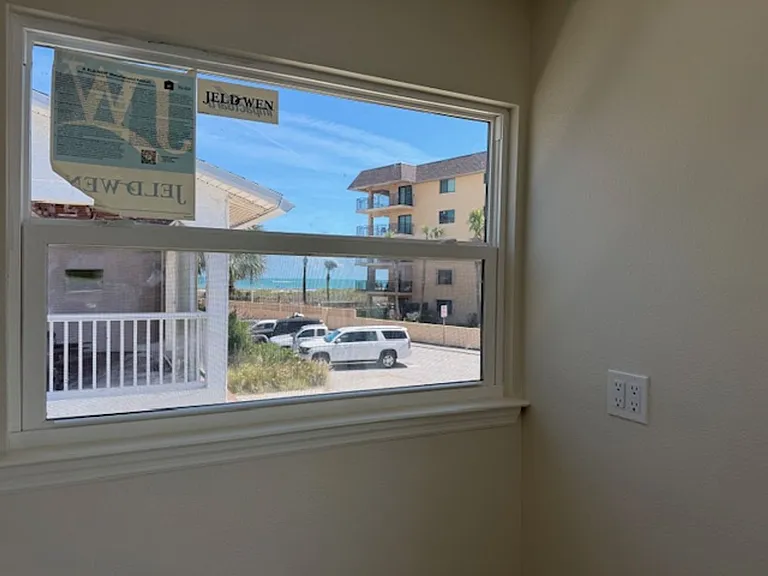 510 Jackson Ave — Photo 17
