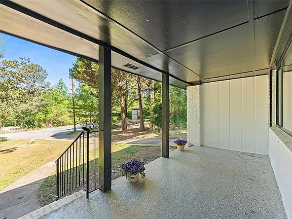 3rd image of 4089 Thetford Ct