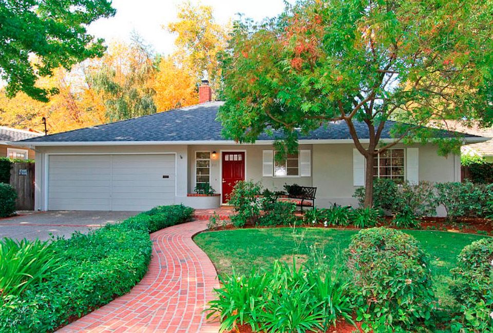 1st image of 211 Lexington Dr