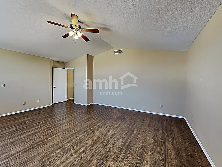 9957 E Paseo — Photo 6