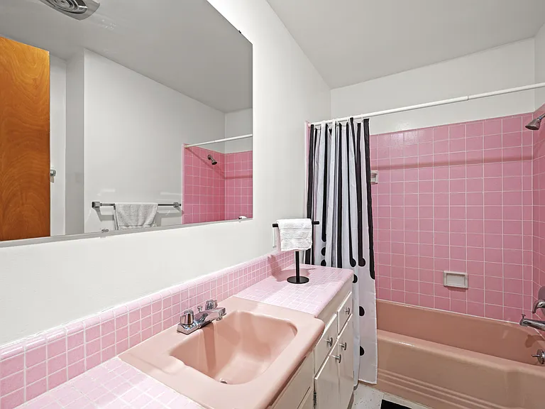 801 E 1st St #1 — Photo 23