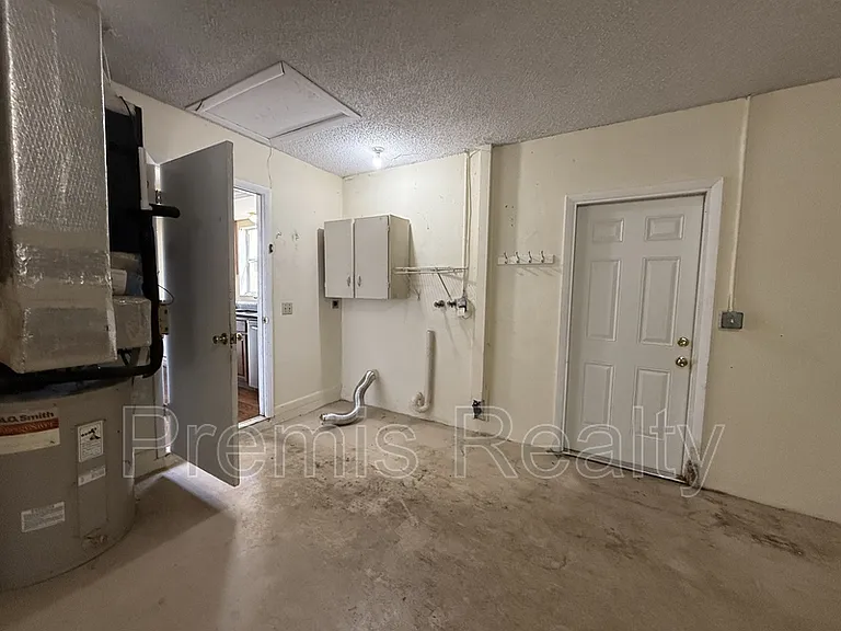 2238 Colonial Dr — Photo 23