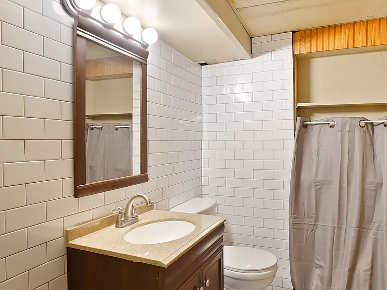 8814 Northcote Ave — Photo 30