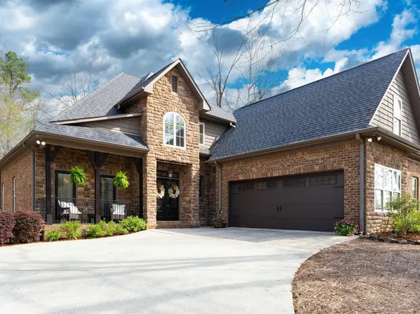 211 River Oaks Dr, Helena, AL 35080