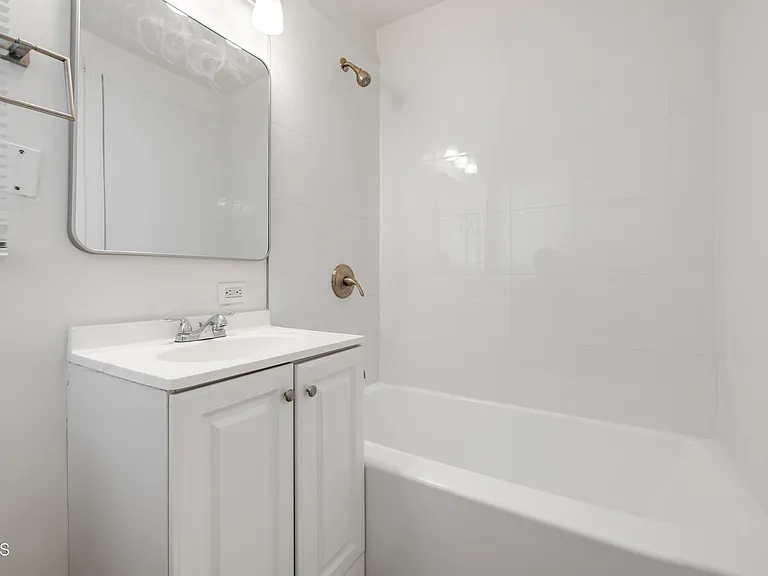 412 Pioneer Dr #412 — Photo 10