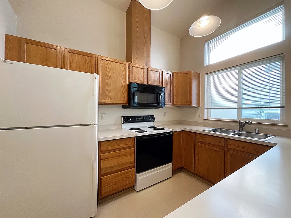 17726 12th Ave NE #104
