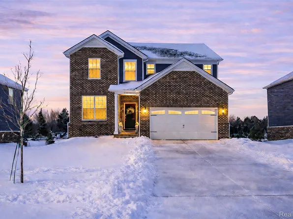 2882 Trillium Hills Dr, Commerce Township, MI 48382