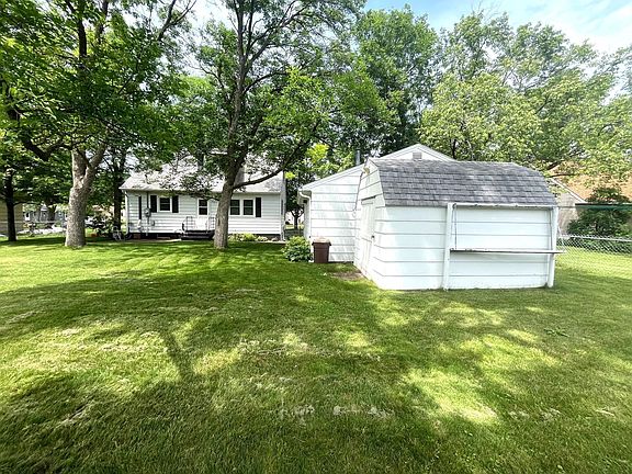 2nd image of 842 19th Ave N