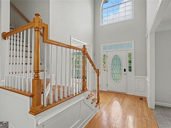 4th image of 128 Crown Glen Way
