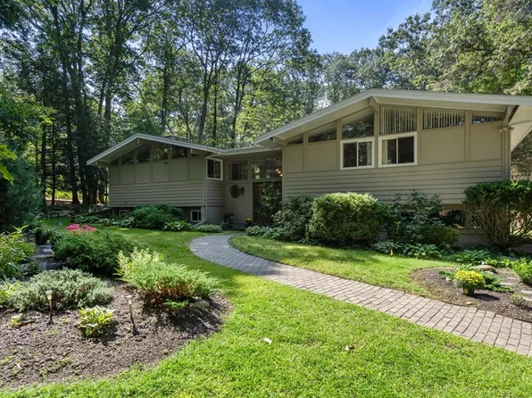 10 Indian Ridge Rd, Natick, MA 01760