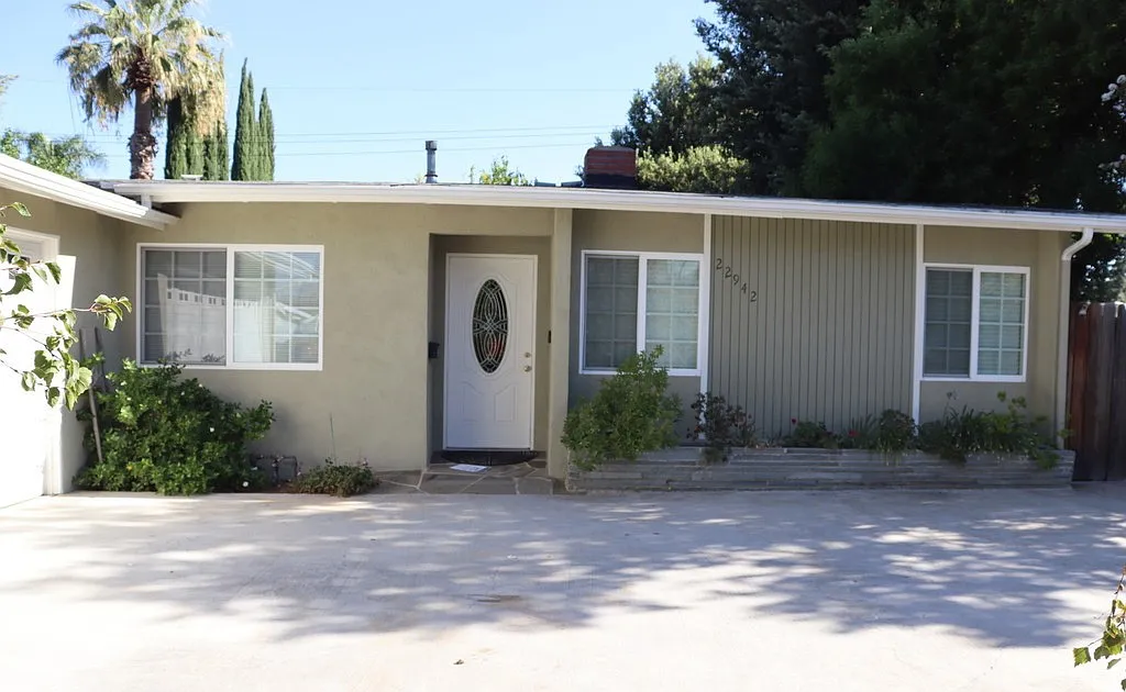 3 bed, 1299 sqft, $3,995 — Photo 1
