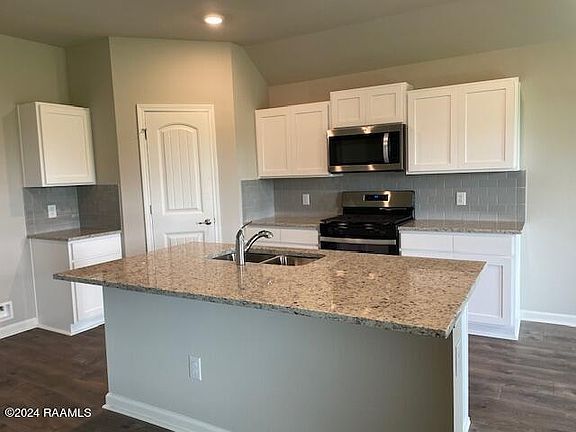 2nd image of 409 Broussard Hill Dr