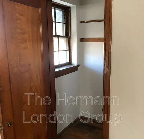 4614-4616 Jamieson Ave #4616 — Photo 3