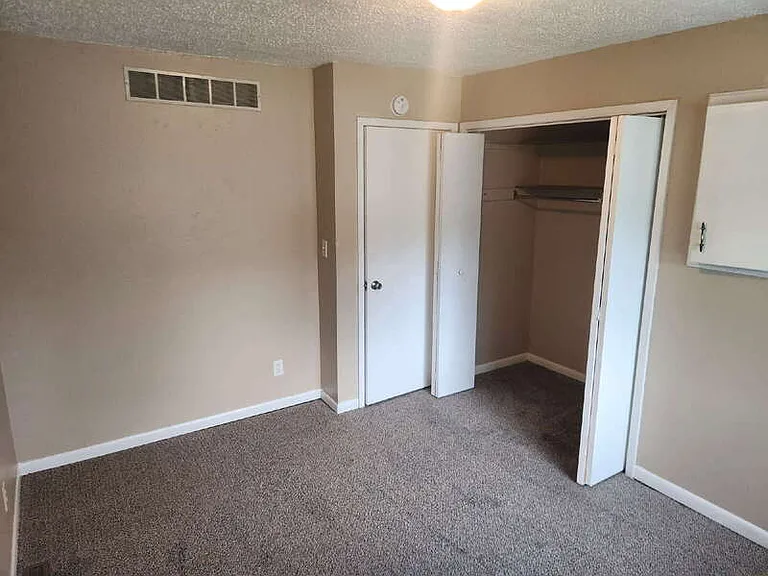 1010 Linden Dr — Photo 12