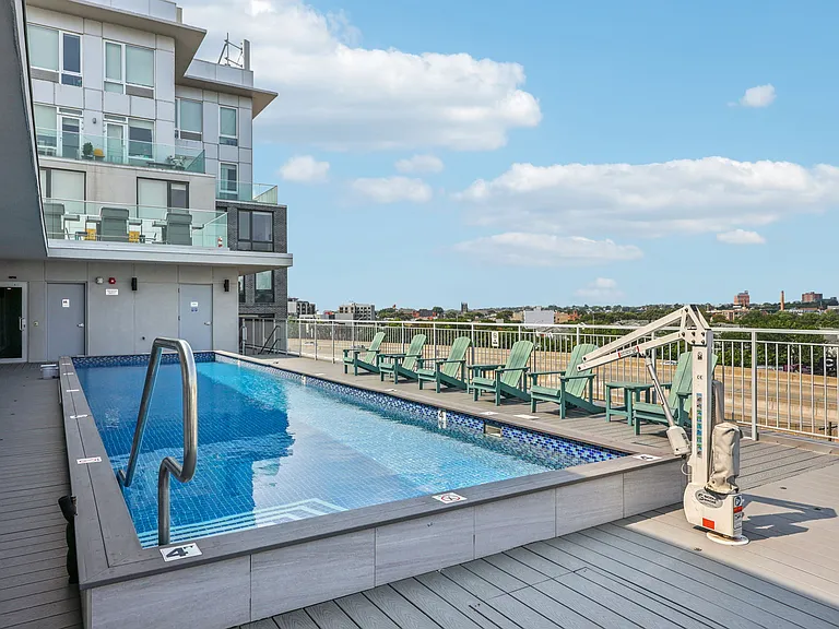 460 Grand — Photo 29