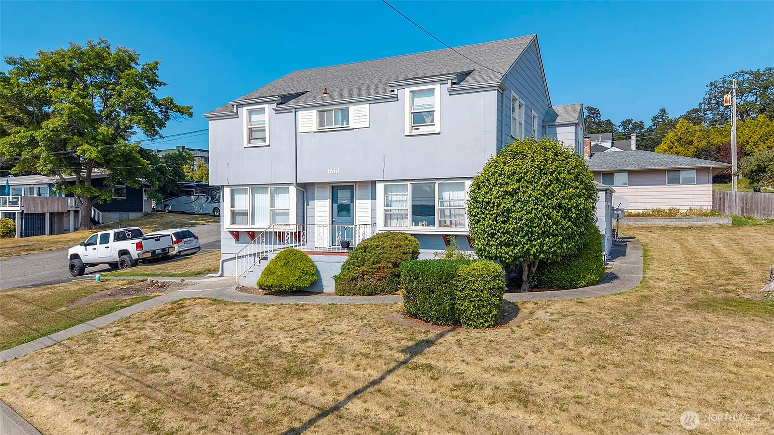 1610 SE Pioneer photo 1