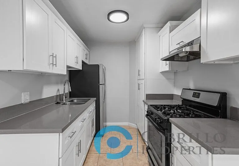 4158 1/2 32nd St — Photo 12