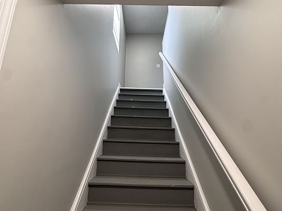4th image of 460 Riverside Dr #2