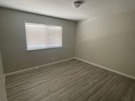 4th image of 1124 Roewill Dr APT 5